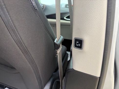 Used 2024 Chrysler Voyager LX FWD image 15