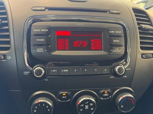 Used 2017 Kia Forte LX image 11