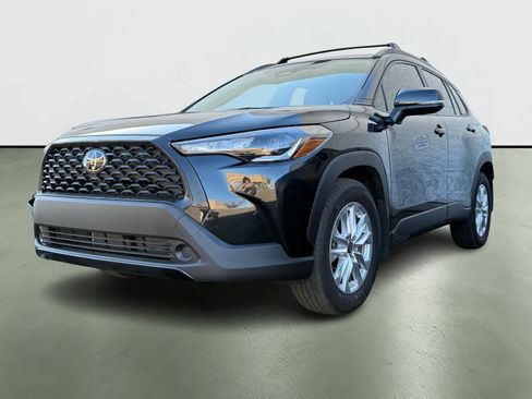 Used 2024 Toyota Corolla Cross LE image 2