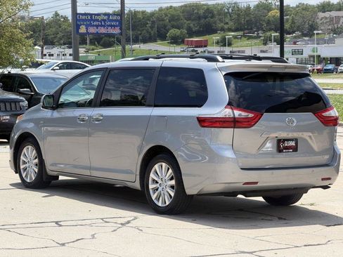 Used 2017 Toyota Sienna XLE Premium w/ Outdoor Package AWD/4WD image 5