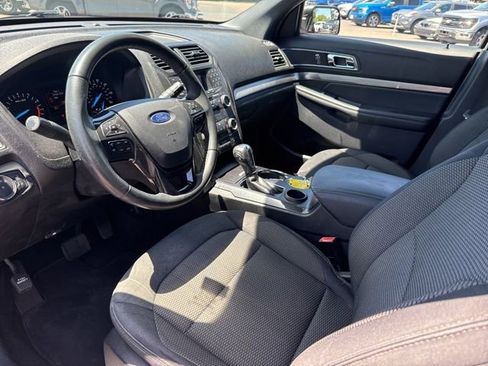 Used 2019 Ford Explorer XLT image 9