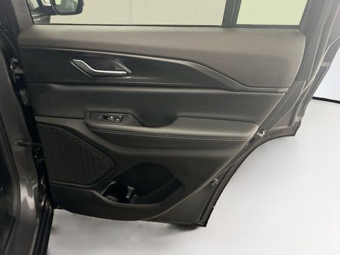 Used 2024 Jeep Grand Cherokee Altitude AWD/4WD image 32