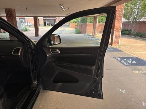 Used 2015 Jeep Grand Cherokee Limited w/ Luxury Group II AWD/4WD image 12
