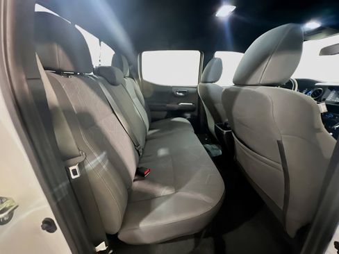 Used 2018 Toyota Tacoma TRD Off-Road w/ Technology Package RWD image 17