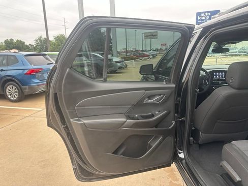 Used 2023 Chevrolet Traverse LT FWD image 13