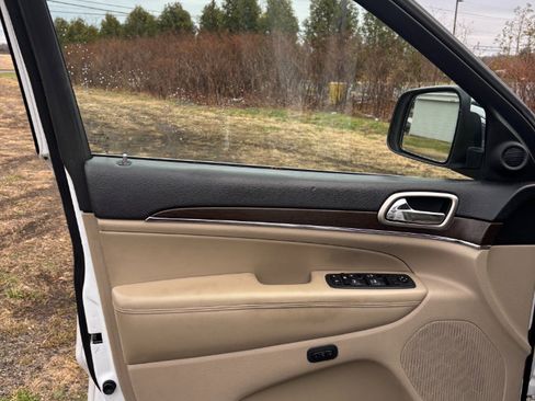 Used 2015 Jeep Grand Cherokee Limited image 19