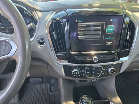 Used 2018 Chevrolet Traverse LT w/ LPO, Blackout Package AWD/4WD image 13