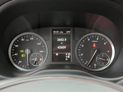 Used 2022 Mercedes-Benz Metris Passenger image 10