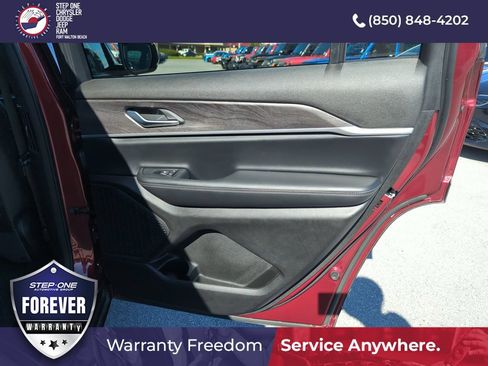 Used 2025 Jeep Grand Cherokee L Limited w/ Black Appearance Package AWD/4WD image 31
