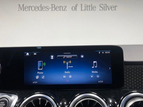 Used 2025 Mercedes-Benz GLB 250 4MATIC image 33