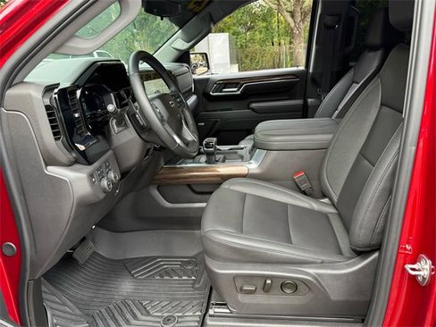 Used 2025 Chevrolet Silverado 1500 LT Trail Boss w/ Convenience Package II image 11