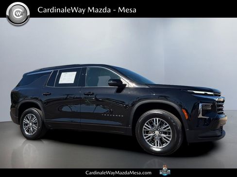Used 2025 Chevrolet Traverse LT FWD image 1