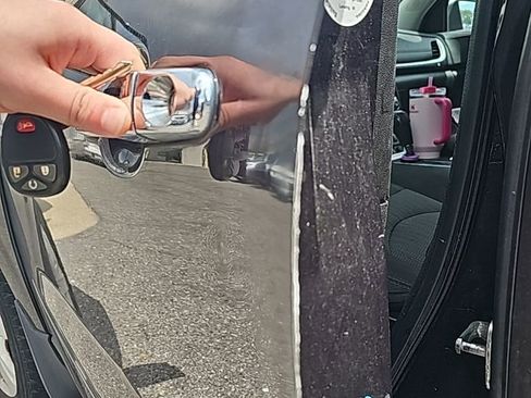 Used 2017 Chevrolet Traverse LT w/ Style and Technology Package image 14