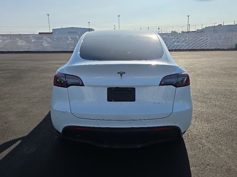 Used 2022 Tesla Model Y Long Range AWD/4WD image 7