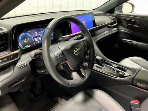 Certified 2025 Toyota Crown Signia image 15