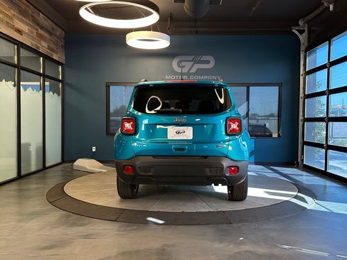 Used 2022 Jeep Renegade Latitude AWD/4WD image 4