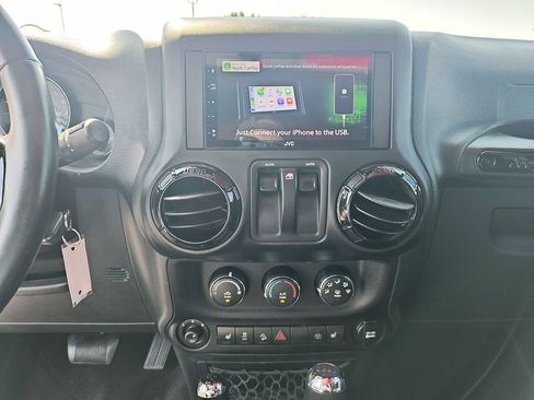Used 2017 Jeep Wrangler Sahara AWD/4WD image 20