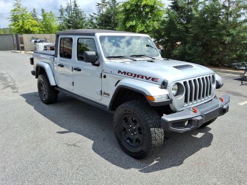 Used 2023 Jeep Gladiator Mojave w/ Cold Weather Group AWD/4WD image 3