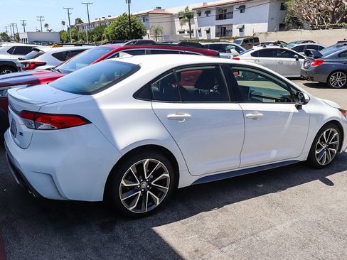 Used 2020 Toyota Corolla SE w/ SE Premium Package FWD image 6