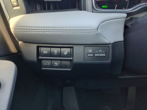 Used 2019 Toyota Avalon Limited w/ Preferred Accessory Package image 28