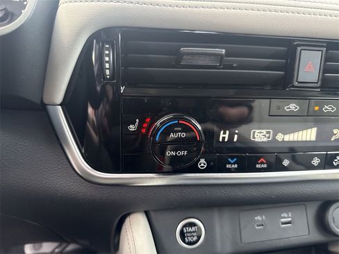 Used 2023 Nissan Rogue SL w/ SL Premium Package image 33