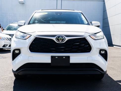 Used 2020 Toyota Highlander LE AWD/4WD image 2