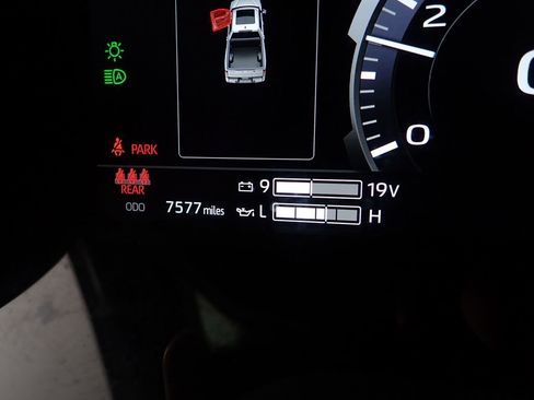 Used 2025 Toyota Tundra Limited AWD/4WD image 28