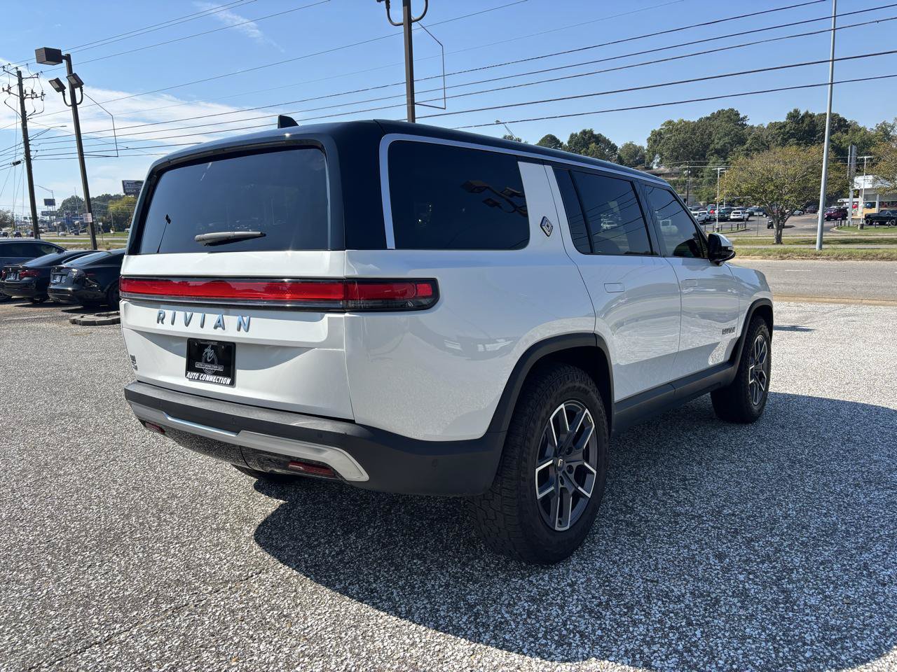 Used 2025 Rivian R1S Adventure Dual AWD/4WD image 5