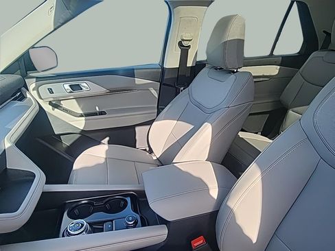 New 2026 Ford Explorer Active w/ Active Comfort Package image 22