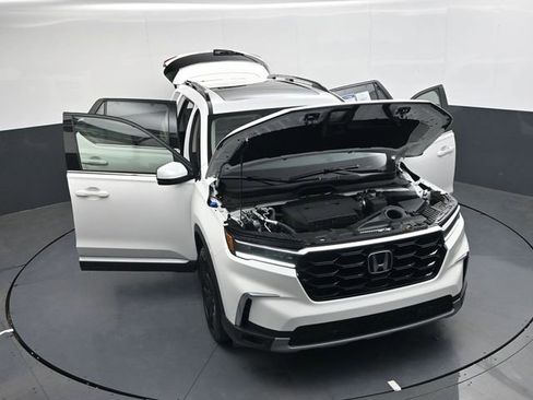 Used 2025 Honda Pilot Touring image 37