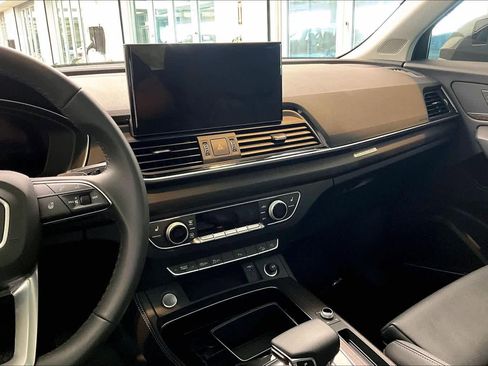 Certified 2025 Audi Q5 2.0T Premium Plus w/ Premium Plus Package image 6