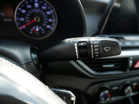 Certified 2022 Kia Forte LXS w/ LXS Technology Package image 31