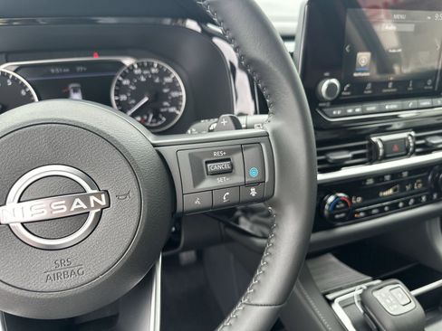 New 2025 Nissan Pathfinder SV image 20