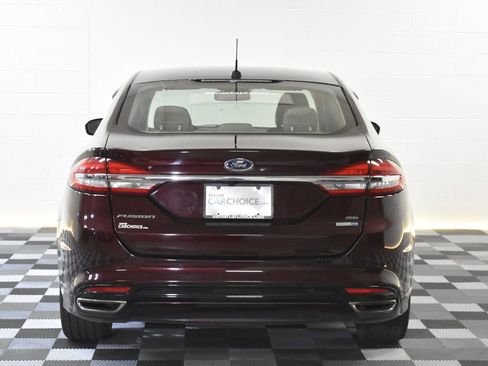 Used 2017 Ford Fusion SE w/ Fusion SE Technology Package image 4