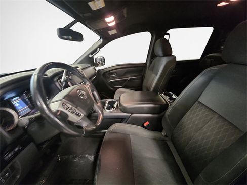 Used 2019 Nissan Titan SV w/ SV Convenience Package image 12