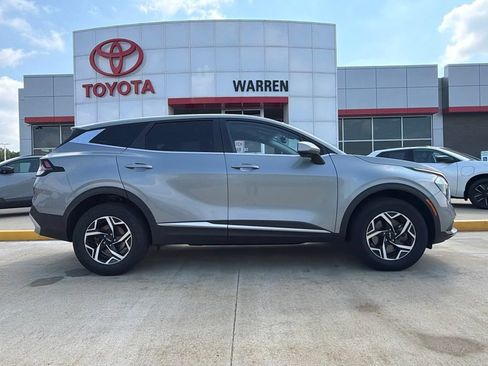 Used 2023 Kia Sportage LX AWD/4WD image 3