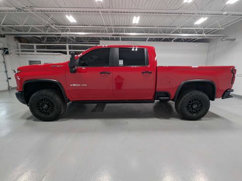 Used 2025 Chevrolet Silverado 2500 ZR2 w/ Technology Package image 11