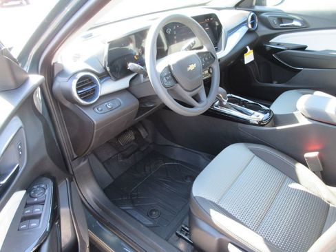 New 2026 Chevrolet Trax LT image 12