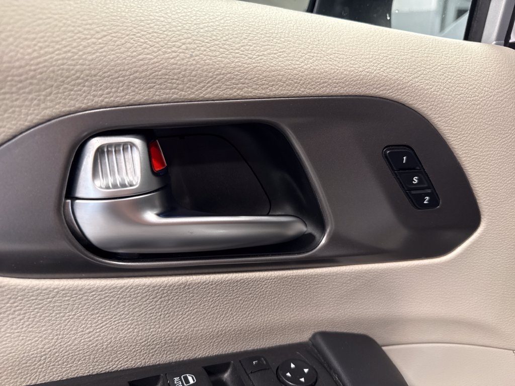 Used 2023 Chrysler Pacifica Touring-L FWD image 31