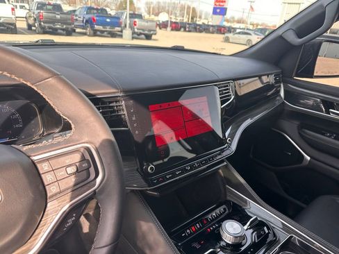 Used 2022 Jeep Wagoneer Series III w/ Convenience Group I image 15