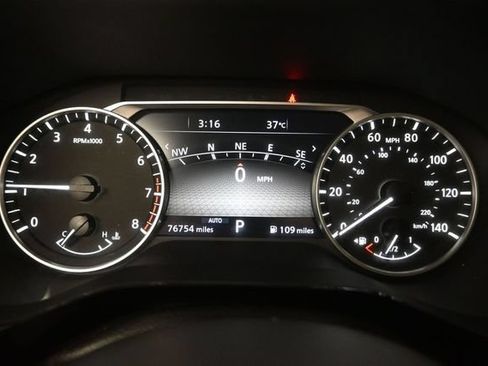 Used 2023 Nissan Pathfinder SL AWD/4WD image 12