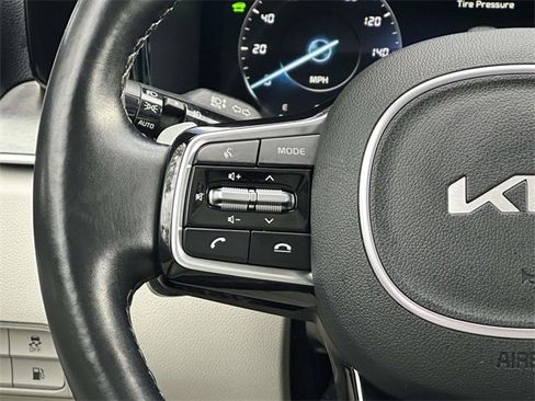 Used 2023 Kia Sorento SX Prestige image 17