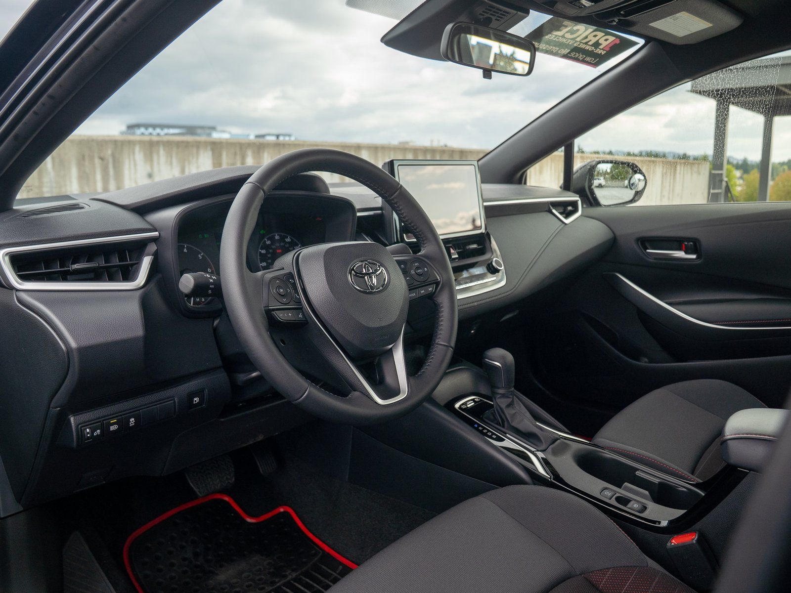 Used 2025 Toyota Corolla SE FWD image 16