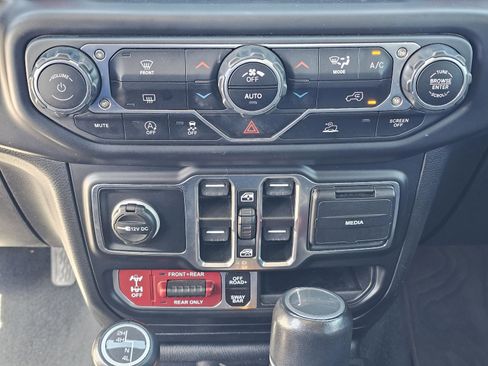 Used 2022 Jeep Gladiator Rubicon w/ LED Lighting Group AWD/4WD image 28