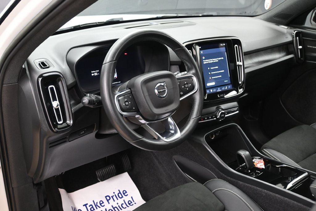 Used 2023 Volvo XC40 Recharge Ultimate AWD/4WD image 12