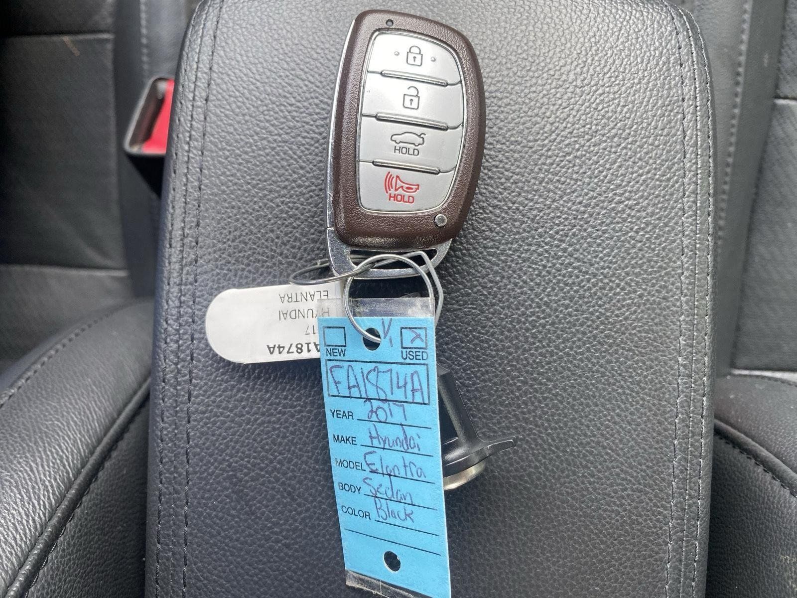 Used 2017 Hyundai Elantra Limited FWD image 21