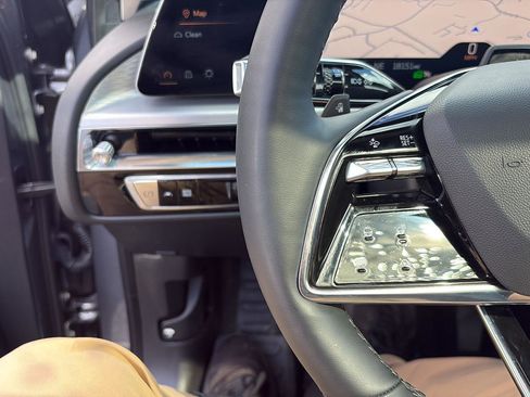 Used 2023 Cadillac Lyriq 2WD image 15