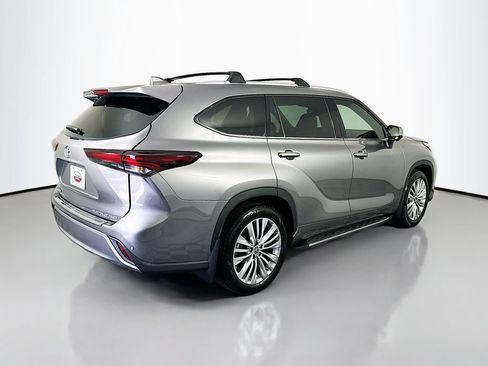 Certified 2025 Toyota Highlander Platinum AWD/4WD image 5