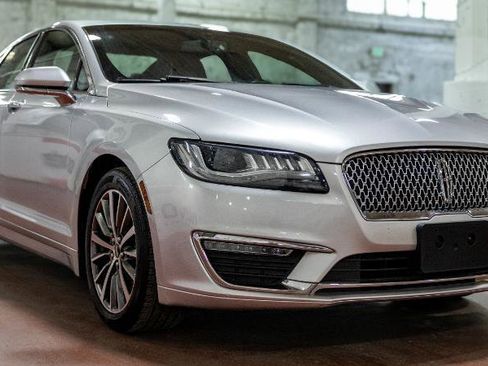 Used 2017 Lincoln MKZ Premiere image 2