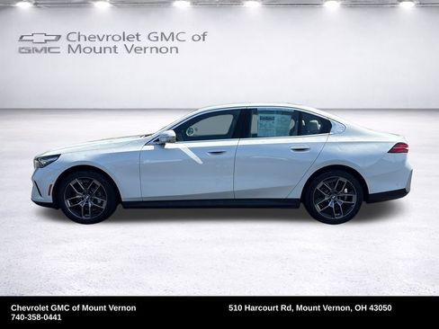 Used 2026 BMW 530i xDrive w/ Premium Package AWD/4WD image 2